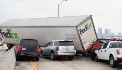 بالصور والفيديو: حادث تصادم بين 100 سيارة في تكساس