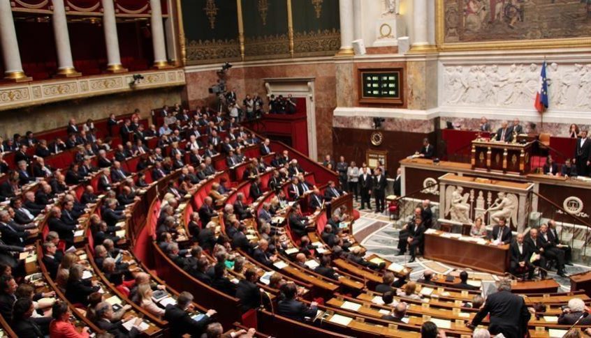 “يائيل براون بيفاي” النائبة عن حزب النهضة الموالي لماكرون تفوز برئاسة الجمعية الوطنية الفرنسية