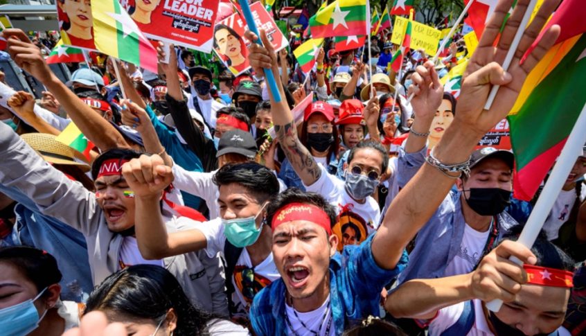 احتجاجات ميانمار: آلاف المتظاهرين في الشوارع وسقوط جرحى