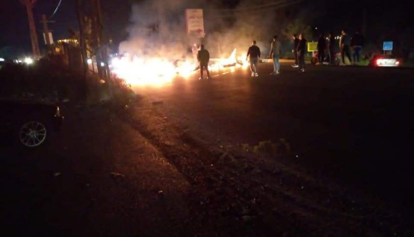 فتح بعض الطرق في منطقة النبطية بعد قطعها مساء من قبل محتجين