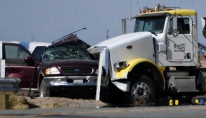مقتل 13 شخصاً في اصطدام شاحنة بسيارة محشوة بالركاب في كاليفورنيا