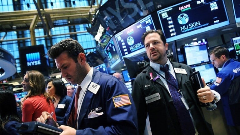 مؤشرات الأسهم الأميركية تهبط بشدة بضغط متحور أوميكرون