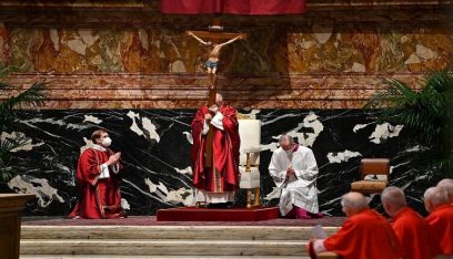 البابا فرنسيس يدعو المؤمنين إلى عدم فقد الأمل خلال أزمة فيروس كورونا التي طال أمدها