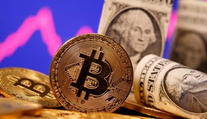بعد سلسلة من الخسائر.. عملة “البيتكوين” تقفز!