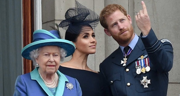 ميغان ماركل تؤازر الملكة اليزابيث في وفاة الأمير فيليب