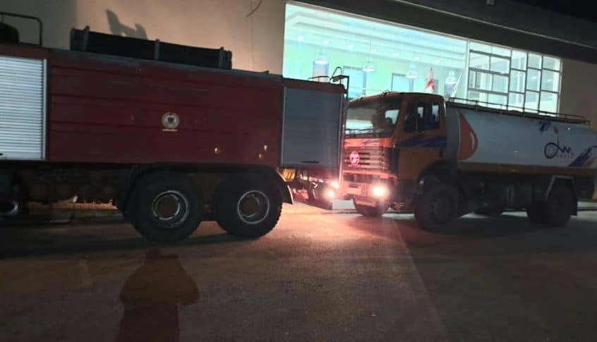 فوج إطفاء بيروت يعمل على رفع أنقاض مبنى رأس النبع ويطلب من المواطنين عدم التجمهر