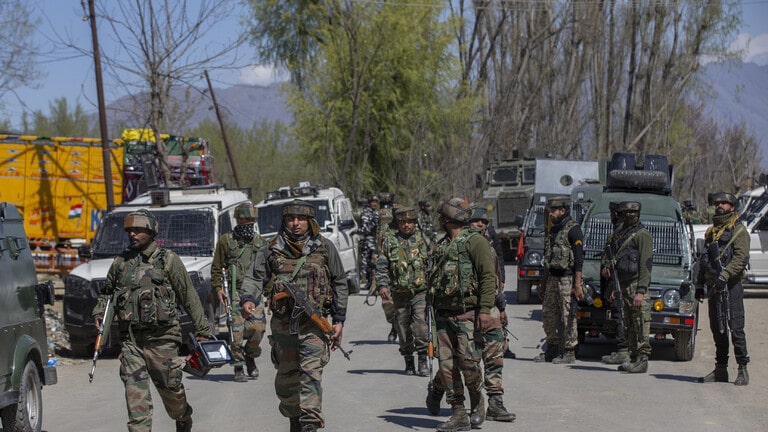 القوات الهندية تقتل 5 يشتبه في أنهم من المسلحين في كشمير