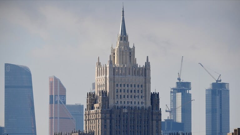 الخارجية الروسية: واشنطن وكييف تخططان لزرع أسلحة كيميائية وبيولوجية في موقع للقوات الروسية بأوكرانيا