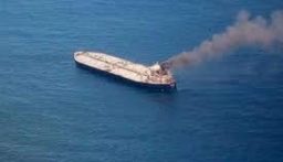 هيئة العمليات البريطانية: الطاقم قاد السفينة إلى المرسى وتم إجلاؤه من قبل السلطات العسكرية اليمنية