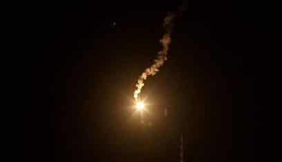 العدو الإسرائيلي يلقي قنابل مضيئة بين علما الشعب والضهيرة