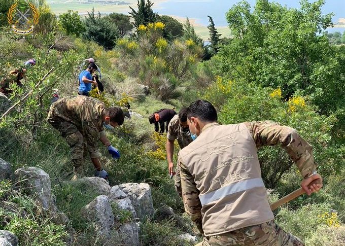 الجيش يشارك في حملة تنظيف لقسم من غابة صغبين-البقاع الغربي لحمايتها من الحرائق
