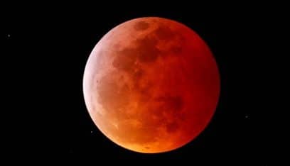 ظاهرة “قمر الدم العملاق” سيحصل عند خسوف كليّ للقمر وهو الأول من نوعه منذ عامين