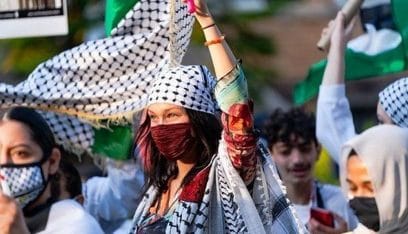 بالصور والفيديو: “بيلا حديد” بين المتظاهرين دعماً لفلسطين