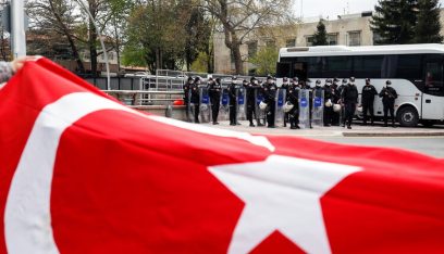 السلطات التركية تمنع تصوير عناصر الشرطة أثناء الاحتجاجات