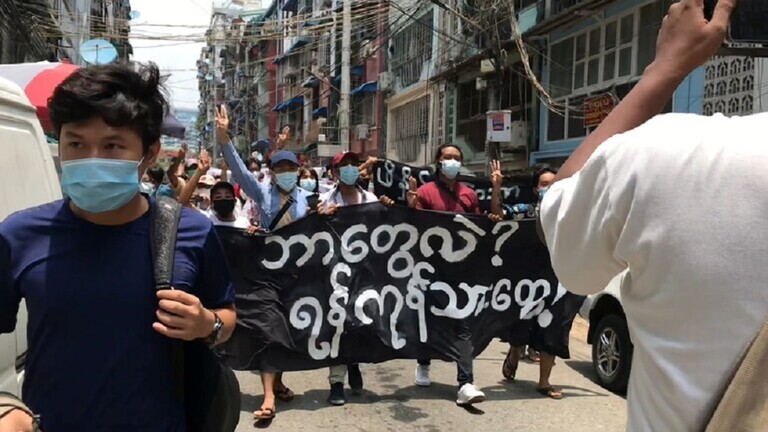 ميانمار.. انفجارات في مدن رئيسية واحتجاجات مستمرة على الانقلاب