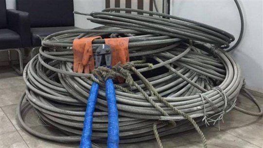 مجهولون سرقوا كابلات كهربائية لمحلات في مجمع تجاري في جبيل