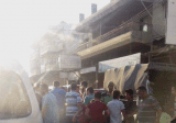 شبان أوقفوا شاحنة محملة بالحليب على طريق حلبا وقاموا بتوزيعه على المارة