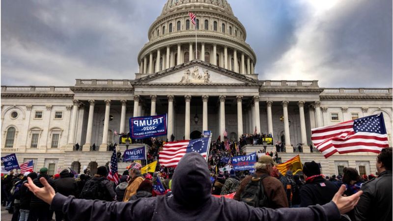 الغارديان: الديمقراطية الأميركية في خطر من ترامب والجمهوريين