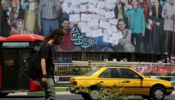 إيران تشهد انتخابات تشريعية وخامنئي أول المقترعين