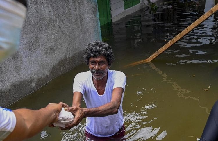 مقتل 17 شخصاً وآلاف المشردين بفيضانات في سريلانكا