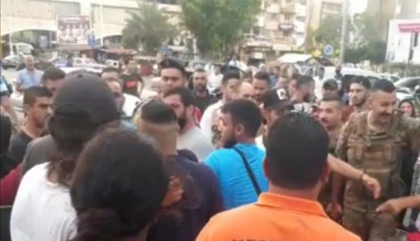 أهالي طفل مفقود يقطعون اوتوستراد المنية
