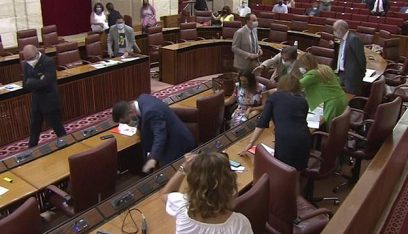 بالفيديو: جرذ يثير الهلع داخل برلمان إقليم أندلُسيا الاسباني!