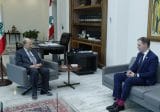 الرئيس عون عرض مع السفير البريطاني التطورات السياسية