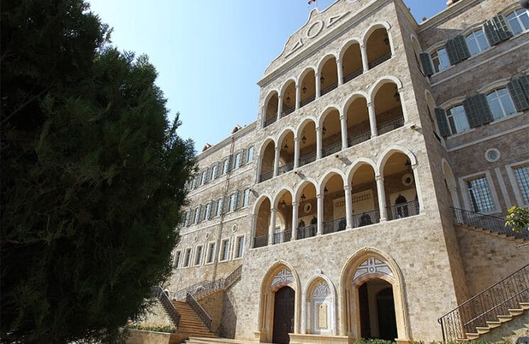 فضيحة مفوّض الحكومة.. حمل الملفّات إلى منزله