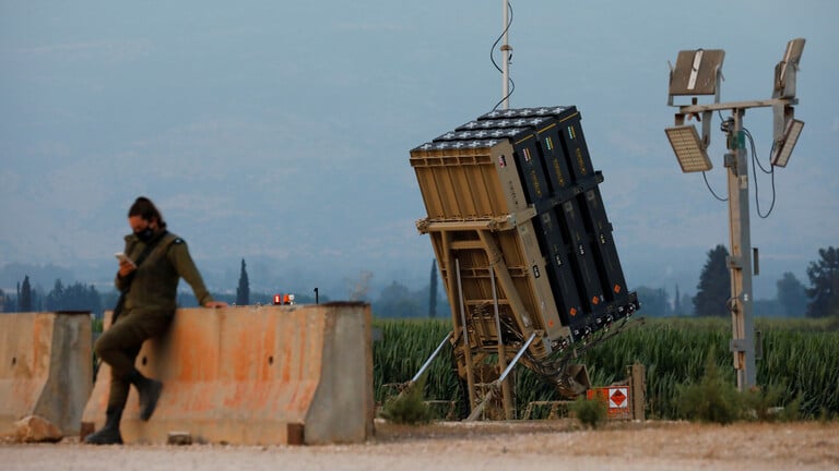 إطلاق صافرات الإنذار عند الحدود مع لبنان وسط أنباء عن هجوم صاروخي