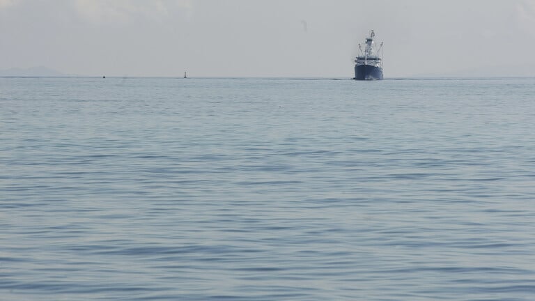 هيئة بريطانية: قراصنة يهاجمون سفينة قبالة الصومال