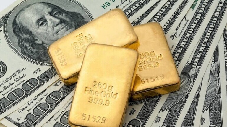 الذهب يتراجع عن أعلى مستوياته على الإطلاق مع صعود الدولار