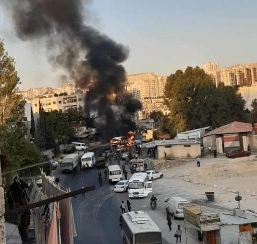 قتيل و3 جرحى إثر انفجار حافلة للجيش السوري في دمشق