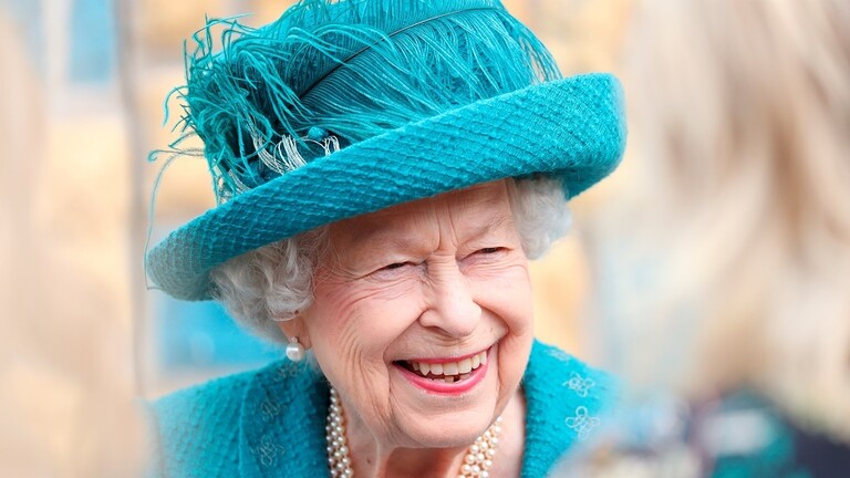 الملكة إليزابيث تطالب بالرد القانوني على تصريحات هاري وميغان
