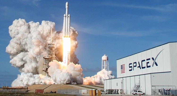 “سبيس إكس” تستعد لإطلاق رحلة إلى الفضاء أولى من نوعها