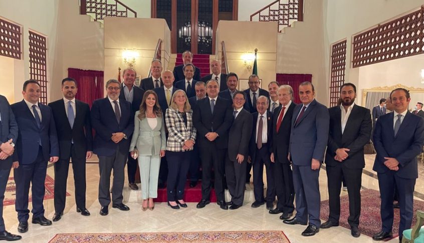 القائم بأعمال السفارة اللبنانية في الكويت أولم للسفيرة الاميركية