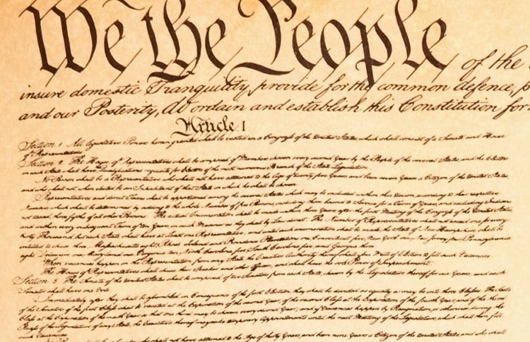 طرح نسخة أصلية من الدستور الأميركي في مزاد
