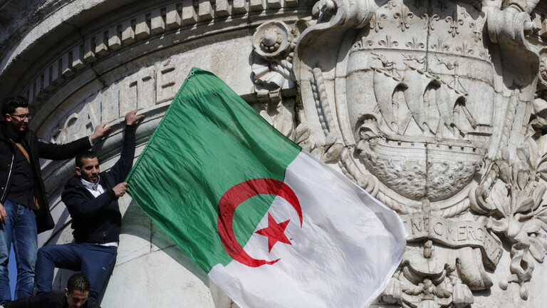 الجزائر تعلن رفع حظر التجول المفروض في 23 ولاية
