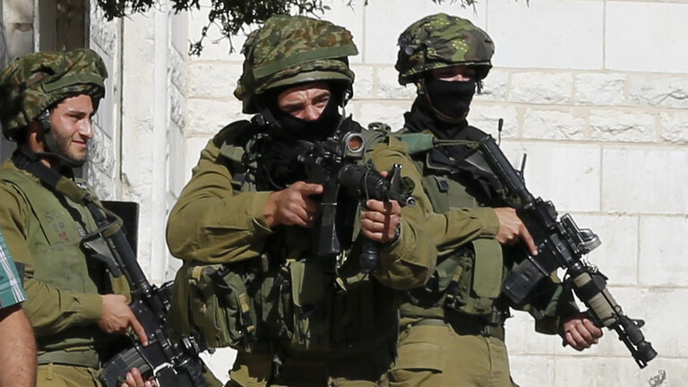 إطلاق النار على فلسطيني بحجة محاولة تنفيذ طعن في الضفة الغربية
