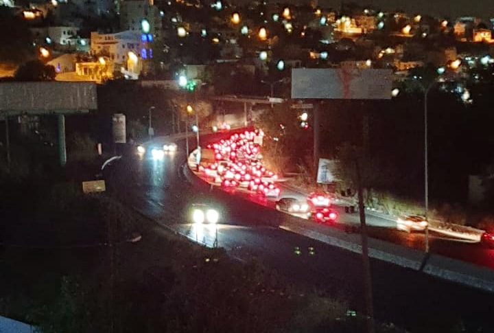 حركة المرور كثيفة على اوتوستراد طبرجا باتجاه جونية وصولا حتى ذوق مكايل