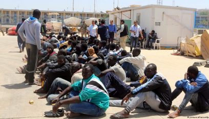 ليبيا: هروب مئات المهاجرين وطالبي اللجوء من مراكز الإيواء