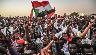 مستشار قائد الجيش السوداني: بعض إصابات عناصر الأمن خلال الاحتجاجات خطيرة