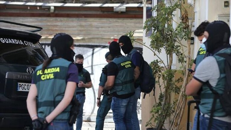 الشرطة الإسبانية تلاحق متورطين في عمليات إرهابية وتعتقل 2