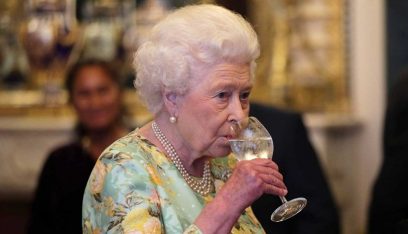 أطباء يمنعون الملكة إليزابيث من شرب الكحول.. حفاظاً على صحتها