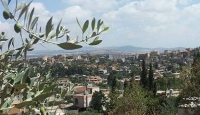 بعد تسريب التسجيل الصوتي…توضيح من رئيس بلدية عشقوت حول النازحين السوريين في البلدة