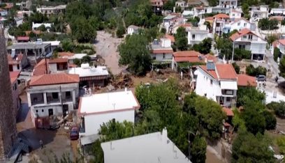 بالفيديو- “أثينا” تضرب جزيرة يونانية اجتاحتها حرائق غابات قبل أسابيع