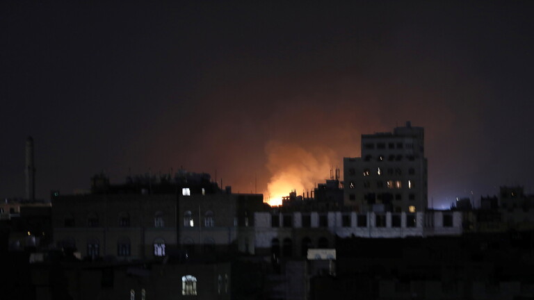 دوي انفجارات عنيفة في العاصمة اليمنية صنعاء وسط تحليق للمقاتلات(الجزيرة)