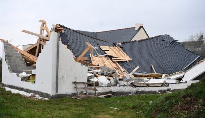 فرنسا.. عاصفة قوية تؤدي إلى انقطاع الكهرباء عن 250 ألف منزل