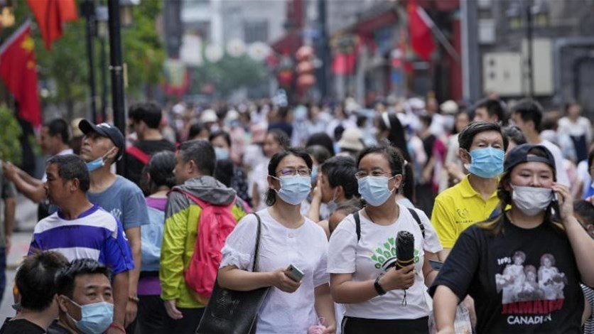 الصين تفرض الإغلاق وتدابير صحية بعد رصد إصابات بكورونا