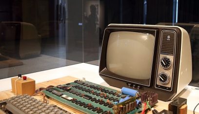 بيع نسخة من أول جهاز كمبيوتر أنتجته “آبل” في المزاد