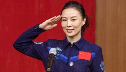 أوّل امرأة صينية تسير في الفضاء الخارجي في أطول مهمة مأهولة لبيجينغ